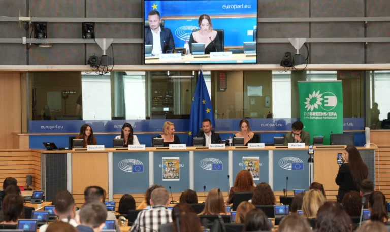 Andreea Marin, Raluca Anton, Miguel Gane, Bianca Purcărea și Codruța Răbăgel au fost invitați la evenimentul „Nu ești singur afară” organizat în Parlamentul European pentru românii de pretutindeni